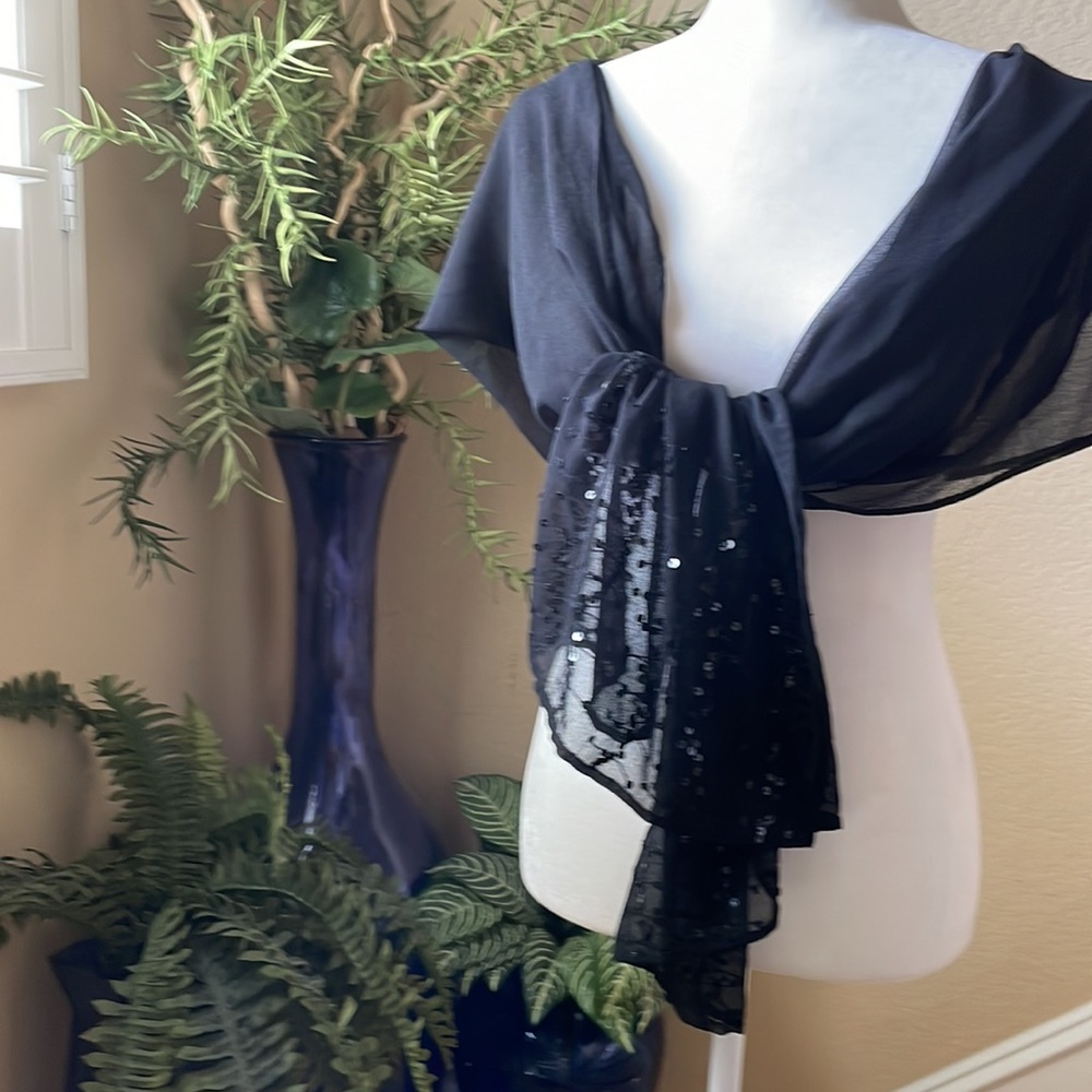 Formal gown and scarf wrap - Picture 6 of 7